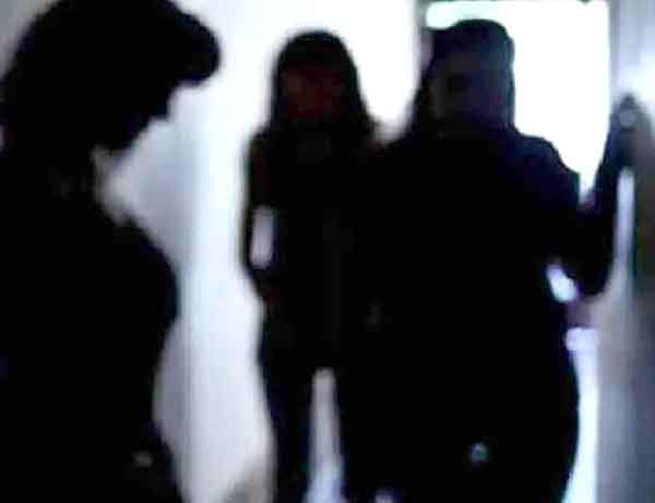 वाळूजच्या या गल्लीत चाललंय काय?; दोन महिलांवर अनैतिक व्यवसायात लिप्त असल्याचा रहिवाशांना संशय...