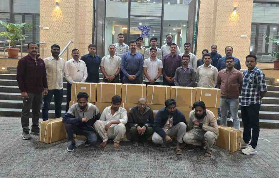 किराडपुऱ्यात मोठी कारवाई : १२ लाख रुपयांच्या ३००० नशेच्या औषधी बाटल्‍या जप्त; हॉल, बेडरूम, किचन अगदी वॉशिंग मशीनमध्येही ठेवल्या होत्या बाटल्या, ४ जणांना अटक