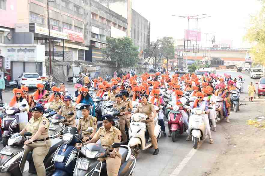 छत्रपती संभाजीनगरात सुपर वुमन बाईक रॅली; महिलांनो स्वतःच्या क्षमता ओळखा : जिल्हाधिकारी दिलीप स्वामी