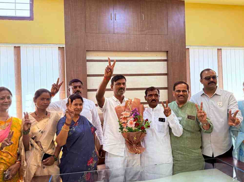 छत्रपती संभाजीनगर पंचायत समिती निवडणुकीत अंबादास दानवेंचा राडा, तरीही भाजपने फडकवला भगवा!; भाजप उमेदवाराची कॉलर पकडून माजवली दहशत