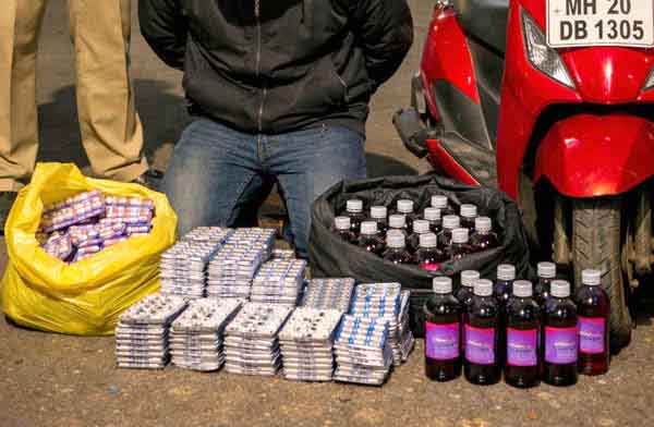 घाटीजवळ मोठी कारवाई : स्कुटीच्या डिक्कीत आढळला नशेच्या गोळ्या, सिरपचा मोठा साठा! ड्रग्जतस्कराच्या मुसक्या आवळल्या, १० लाखांचा मुद्देमाल जप्त