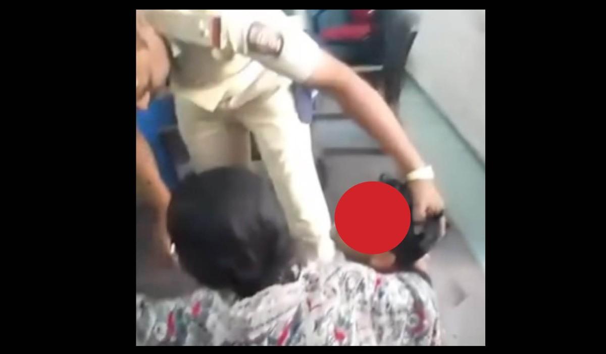 पुंडलिकनगर पोलीस ठाण्यात सहायक फौजदाराने पीडितेच्या पतीला कानशिलात वाजवल्याचा आरोप, जोरात फटका बसल्याने जमिनीवर कोसळला... व्हायरल व्हिडीओचे सत्य काय..?