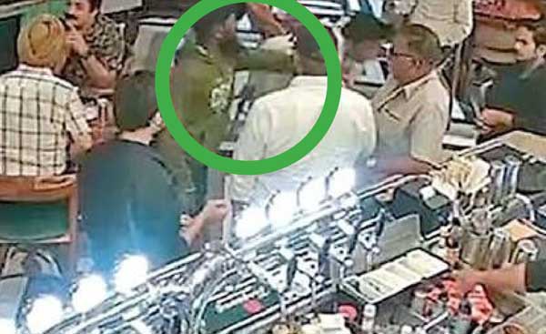 लिंक रोडवरील काबरू हाऊस हॉटेलमध्ये ४ गुन्हेगारांनी नाचवली तलवार!; १४ हजारांचे बिल आल्याने ‘अमराठी कामगार’चा मुद्दा उपसला, राडा केला!! 