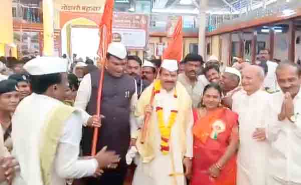 पैठणमध्ये भक्तीचा महापूर, शासकीय महापूजेने षष्ठी सोहळ्याला सुरुवात, ‘भानुदास-एकनाथ'च्या गजराने शहर दुमदुमले!