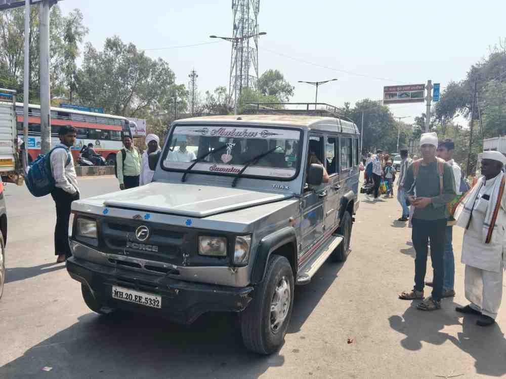 भररस्त्यात उभी केली क्रूझर, पोलिसांना म्हणाला, 