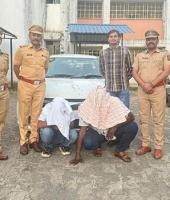 लई हुशारी केली, पण शेवटी घडा भरलाच!; ‘कायद्या’चा गैरवापर करून लाखो रुपये उकळले, अखेर दुकलीला आता पडल्या बेड्या!!, छत्रपती संभाजीनगर ग्रामीण सायबर पोलिसांची कामगिरी, नक्की काय आहे स्टोरी वाचूया... 