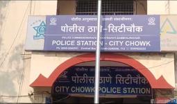 चारचौघींची कमाल : मदतीच्या बहाण्याने येऊन ६० हजारांची पर्स केली गायब, औरंगपुरा भागातील नेवारे फर्निचरमध्ये घडली घटना