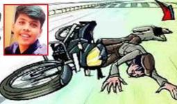 पुलाच्या कठड्याला दुचाकी धडकून १८ वर्षीय विद्यार्थ्याचा मृत्यू, देवगाव रंगारीची घटना, वाळूज पंढरपूरहून परीक्षेला जाताना काळाचा घाला...