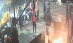 रात्र गस्तीवरील पोलिसांनी शेतकऱ्यांसाठीच्या खिचडीचे पातेले उलथले, नेटकऱ्यांत पसरली संतापाची लाट, छत्रपती संभाजीनगरच्या जाधववाडी मंडीतील घटना