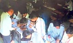 CCTV कॅमेऱ्याने सारंच टिपलं! : शिक्षकच देत होते कॉपी, अनेक विद्यार्थी एकाच बाकड्यावर... जैतापूरच्या १२ वी परीक्षा केंद्रावरील प्रकार पाहून पथक चक्रावले!!