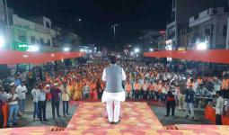 मर्सिडीजच्या एका बाजूचे दोन्ही टायर फुटले, मंत्री संजय शिरसाट सुदैवाने वाचले!; बजाजनगरच्या प्रचारसभेत कार्यकर्त्यांच्या काळजाचा ठोका चुकला...