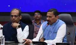 जिल्हाधिकाऱ्यांनी केली छत्रपती संभाजीनगरकरच्या आरोग्य यंत्रणेची कानउघाडणी; वर्षभरात अवघ्या ५ बोगस डॉक्टरांवर कारवाई केल्याने संताप