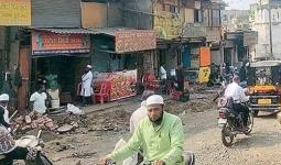 रोशन गेट भागातील अतिक्रमणे नागरिकांनी स्वतःहून घेतली काढून