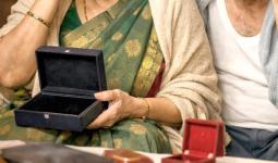 सोन्याचा नेकलेस गायब झाला कसा?, वृद्ध दाम्‍पत्‍य हैराण, मोलकरणीचे हात वर, उस्मानपुऱ्यात हे घडलं काय...