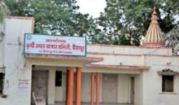 वैजापूर बाजार समितीच्या राजकारणात शिंदे गटाचा भाजपकडून गेम!; सभापती रामहरी जाधव यांच्याविरुद्ध १३ संचालकांचा अविश्वास ठराव!!