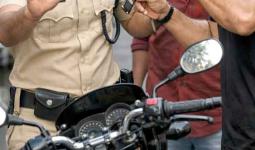 पुन्हा पोलिसावर हल्ला, पोलीस उपनिरीक्षकांना शिवीगाळ करून गाडीची चावी हिसकावून घेतली अन्‌ पायी पाठवले..., नारळीबागेतील घटनेने हद्दच केली...