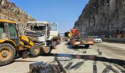 करमाडजवळ समृद्धी महामार्गावर भीषण अपघात : ट्रकने ५ कामगारांना उडवले, तिघांचा जागीच मृत्‍यू, २ गंभीर