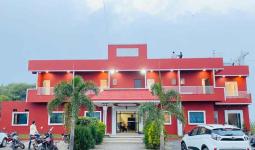 मुकुंदवाडीच्या पोलीस अंमलदारावर हॉटेलमध्ये राड्याचा आरोप, मारहाणीसह चाकू हल्ल्यात चौघे जखमी, हॉटेलमालकानेच पकडून करमाड पोलिसांत नेले...