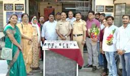 महिला दिनी पोलीस दादांनी लाडक्या ताईला दिला आश्चर्याचा धक्का..., जवाहरनगर पोलीस ठाण्यात घडला हा किस्सा...