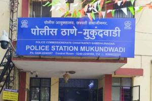 Village goons enter tuition class in Jayabhavani Nagar, attack teacher with knife, vandalize and beat him up!