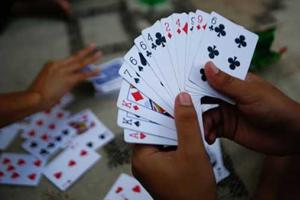 खेळ रंगला, भंगला... राहत्‍या घराच्या वरच्या मजल्यावर थाटला जुगार अड्डा!;  हर्सूलमध्ये ७ जुगाऱ्यांच्या आवळल्या मुसक्या!; दीड लाखांचा मुद्देमाल जप्त