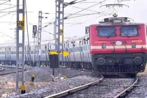 वाढत्या गर्दीचा ताण विशेष रेल्वेंवर भागवणे सुरू, छत्रपती संभाजीनगरातून आणखी ३ विशेष रेल्वे धावणार...