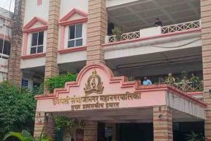 यंत्रणेच्या चुकांवर आयुक्तांचे पांघरुण, जी. श्रीकांत म्हणाले, ऐनवेळच्या गोंधळापेक्षा आजचा गोंधळ बरा! २५ हजार मतदारांची नावे एका प्रभागातून दुसऱ्या प्रभागात गेल्याची कबुली