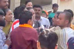 सिल्लोडमध्ये शिंदे गटाकडून मतदारांना पैसे वाटपाच्या संशयावरून राडा!, भाजप-शिंदे गटाचे कार्यकर्ते एकमेकांवर धावून गेले...(व्हिडीओसह)