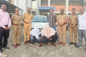 लई हुशारी केली, पण शेवटी घडा भरलाच!; ‘कायद्या’चा गैरवापर करून लाखो रुपये उकळले, अखेर दुकलीला आता पडल्या बेड्या!!, छत्रपती संभाजीनगर ग्रामीण सायबर पोलिसांची कामगिरी, नक्की काय आहे स्टोरी वाचूया... 