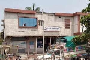 सुरेवाडीत दोन गट भिडले !; लाठ्याकाठ्या-धारदार शस्‍त्रे चालली, तिघे गंभीर जखमी, १० जणांविरुद्ध गुन्हा दाखल