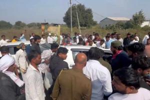 गंगापूरजवळ ओव्हरटेकच्या नादात दोन कार, दुचाकीचा भीषण अपघात;  ८ जखमी, ५ जणांची प्रकृती अत्यवस्थ