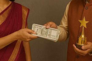 सन्मान, पुरस्कारासाठी हपापलेल्या स्वयंघोषित सामाजिक कार्यकर्ता रमेशने कल्पनाला दिले सव्वादोन लाख रुपये, पोलिसांनी बजावली नोटीस