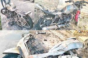 राजनगरमध्ये मध्यरात्री हल्लकल्लोळ! टवाळखोराने जाळल्या ५ दुचाकी!!