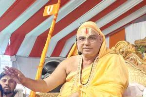 हिंदू मुलींना फसवण्यासाठी विशिष्ट समुदायाकडून पैसे दिले जातात!; छत्रपती संभाजीनगरमध्ये जगद्‌गुरू नरेंद्राचार्य महाराजांचे स्पष्ट मत 