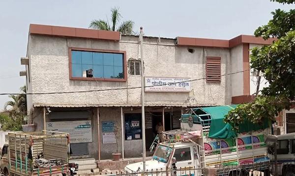 सुरेवाडीत दोन गट भिडले !; लाठ्याकाठ्या-धारदार शस्‍त्रे चालली, तिघे गंभीर जखमी, १० जणांविरुद्ध गुन्हा दाखल