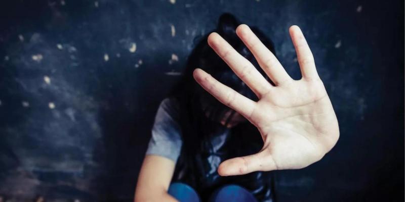 लाज सोडली... ५७ वर्षांच्या PSI ने केला २३ वर्षीय तरुणीवर वारंवार बलात्‍कार!, छत्रपती संभाजीनगर शहर पोलीस दल हादरले!!