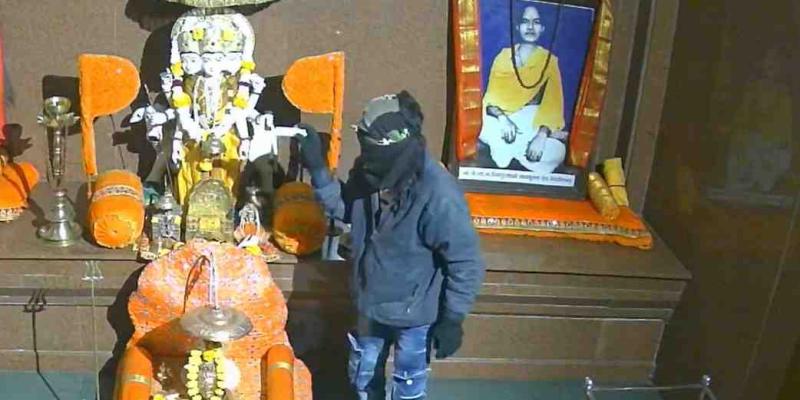 हर्सूलच्या हरसिध्दीनगरातील शिवदत्तात्रय मंदिरात चोरी, CCVT त चोरटे कैद!, पहा चोरट्यांनी कशी केली चोरी...