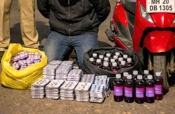 घाटीजवळ मोठी कारवाई : स्कुटीच्या डिक्कीत आढळला नशेच्या गोळ्या, सिरपचा मोठा साठा! ड्रग्जतस्कराच्या मुसक्या आवळल्या, १० लाखांचा मुद्देमाल जप्त